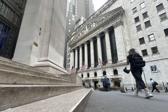 Pasar saham hari ini: Wall Street meluncur dan memutuskan rangkaian kemenangan 8 hari